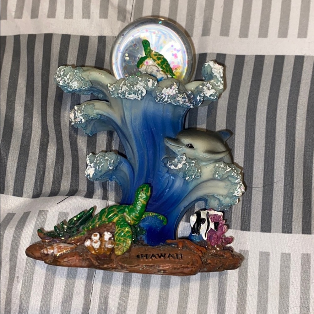 Hawaii snow globe